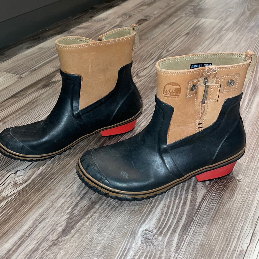 Sorel Slimpack Riding Glow Boot - Women’s size 9